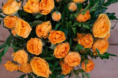 turuncu güller buket arka plan, metin için boş alan, tebrik kartı şablonu