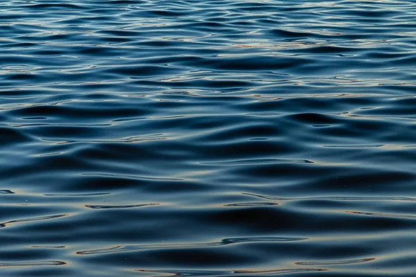 Nieostre Niebieskie Tło Powierzchni Wody — Zdjęcie stockowe