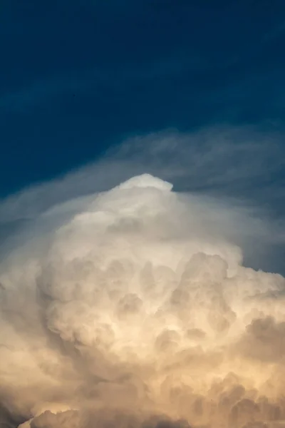 Nuvens Tempestuosas Fofas Céu Por Sol — Fotografia de Stock