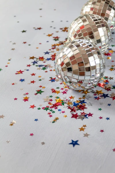 Palla Discoteca Sfondo Blu Con Stelle Multicolori Coriandoli — Foto Stock