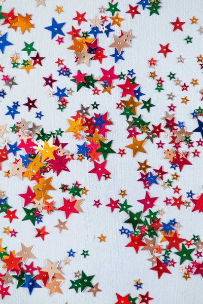 Fondo Azul Con Estrellas Multicolores Confeti Enfoque Selectivo —  Fotos de Stock