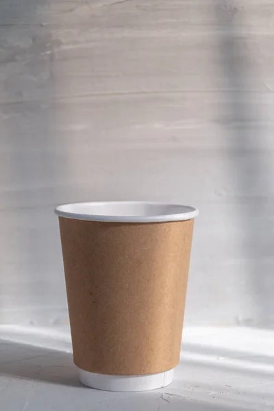 Порожня Паперова Чашка Щоб Піти Сірий Бетонний Фон — стокове фото