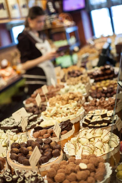 Chokolates ve şeker dükkanında pralin
