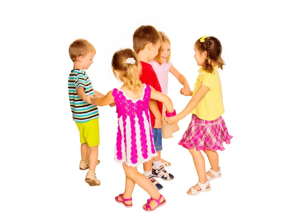 Grupp av känslomässiga barn vänner dansar. — Stockfoto