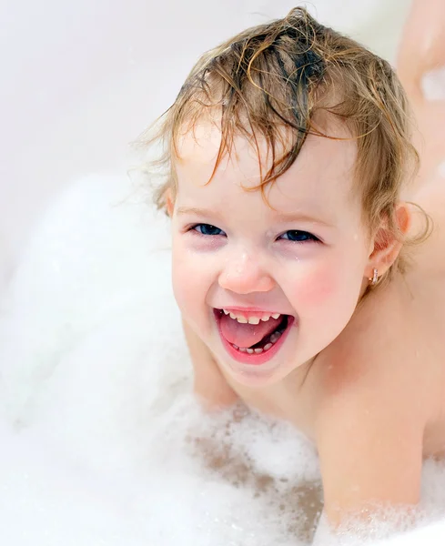 Criança feliz no banho — Fotografia de Stock