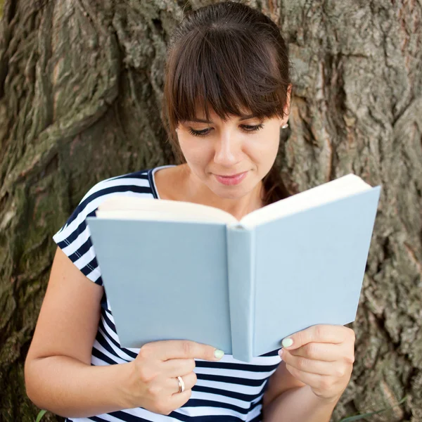 Middle-aged woman reading book — Stock Photo, Image