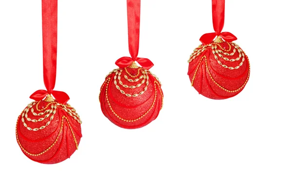 Bolas rojas de Navidad aisladas en blanco — Foto de Stock