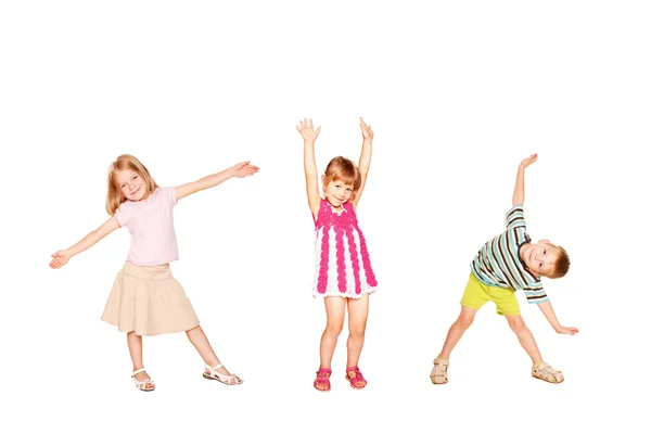 Grappige kleine kinderen dansen. Geïsoleerd op wit — Stockfoto