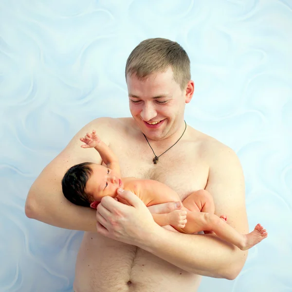Father and newborn baby playing — Stock Photo, Image