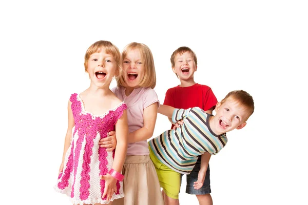 Gruppe von kleinen Kindern hat Spaß. — Stockfoto