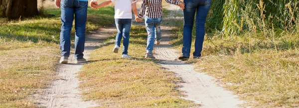 Father, mother, son and daughter walking — Stock Photo, Image