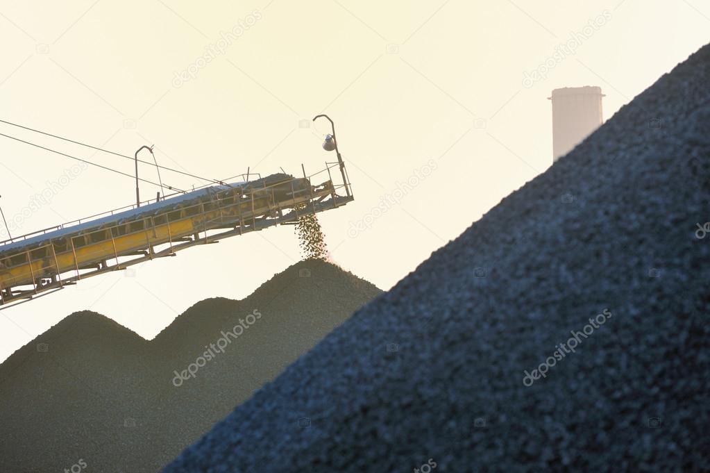 Iron ore and conveyor 