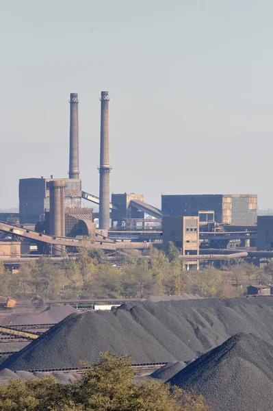 Carbón y pilas de piedras — Foto de Stock