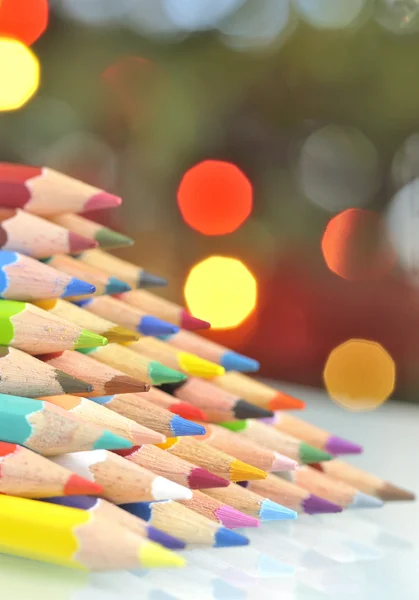 Lápices y luces de árbol de Navidad — Foto de Stock