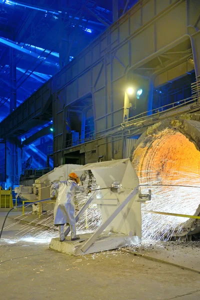 Clean ladle of molten steel — Stock Photo, Image