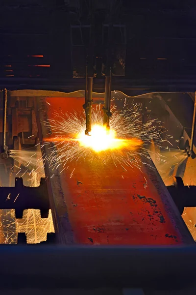 Fire gas cutting steel plate — Stock Photo, Image