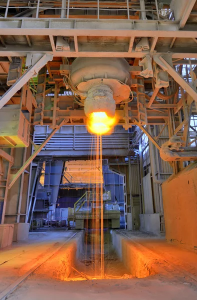 Pouring of liquid metal — Stock Photo, Image