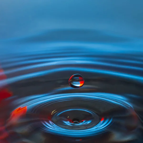 Waterdruppel, close-up shot van waterdruppel — Stockfoto