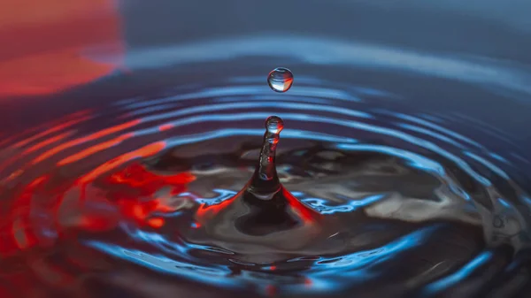 Gota de água, close-up de gota de água — Fotografia de Stock