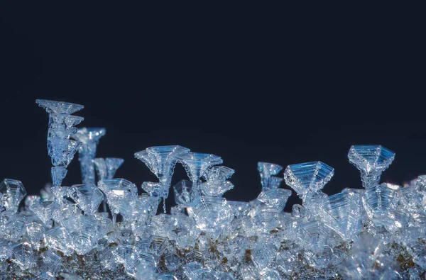 Fundo de inverno de cristais de gelo, fundo gelado — Fotografia de Stock