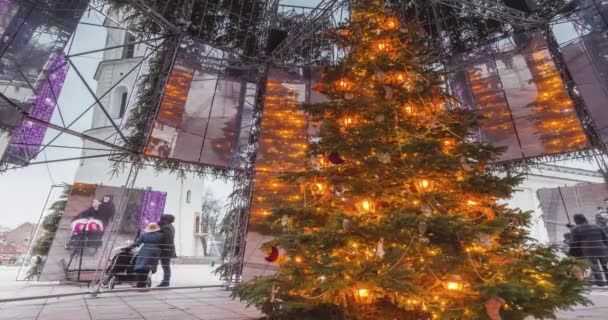 Luzes de Natal e árvore de Natal, timelapse em Vilnius, Lituânia — Vídeo de Stock