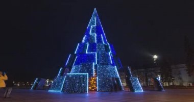 Noel ışıkları ve Noel ağacı, Vilnius, Litvanya 'da zaman aşımı