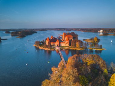 Trakai kalesinin güzel insansız hava aracı manzarası