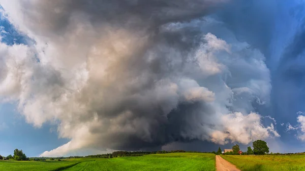 Awan badai supercell dengan hujan es dan angin intens — Stok Foto