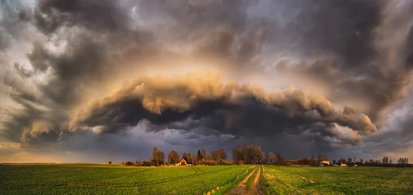 Awan Badai dalam cahaya matahari terbenam — Stok Foto