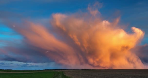 Mammatus Moln vid solnedgången Timelapse med månen — Stockvideo