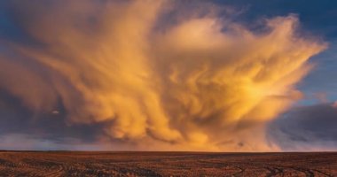 Mammatus Bulutları Gün Batımında Zaman Çizelgesi