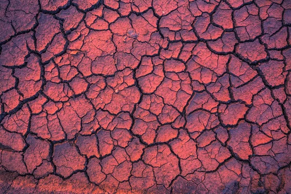 Terreno seco quente rachado, conceito de mudança climática com calor extremo — Fotografia de Stock