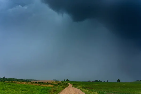 Extreme downburst of torrential rain cousing floods — Stockfoto