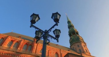 Riga St. Peters Kilisesi - Riga 'nın en yüksek zirvesi, Baltık Eyaletleri' nin en eski ve en değerli ortaçağ mimarisi eserlerinden biridir.