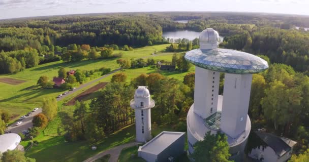 Etnisch-Kosmologisch museum en moderne sterrenwacht in Moletai, Litouwen, Europa — Stockvideo