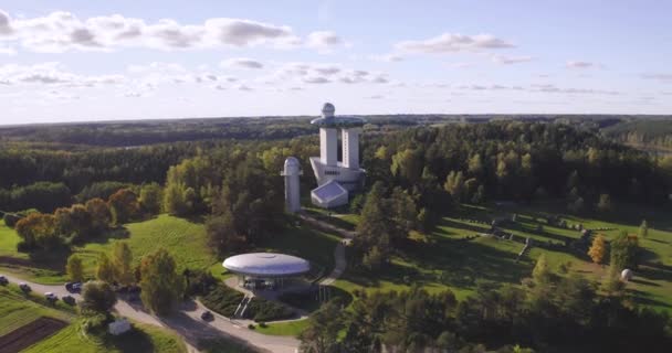 Museo Etno-Cosmológico y Observatorio Moderno en Moletai, Lituania, Europa — Vídeos de Stock