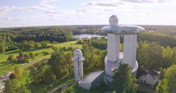 Etnisch-Kosmologisch museum en moderne sterrenwacht in Moletai, Litouwen, Europa — Stockvideo