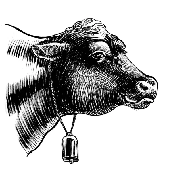 ベルのついた牛の頭 墨と白のドローイング — ストック写真
