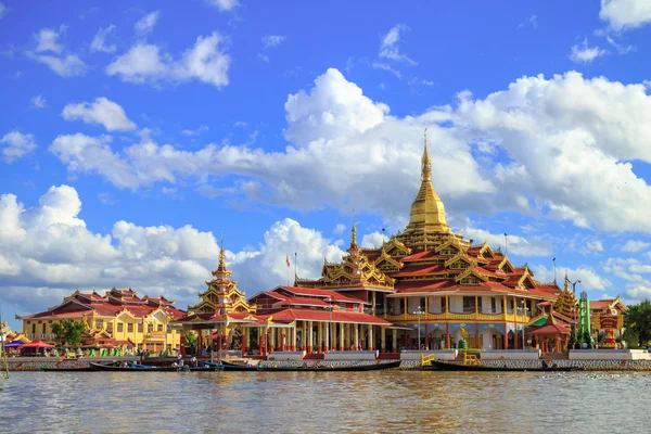 Phaung Daw Oo Pagoda, lago Inle, estado de Shan, Myanmar — Foto de Stock