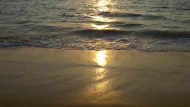 Natai beach kadar yakın batımında, Phangnga, Tayland