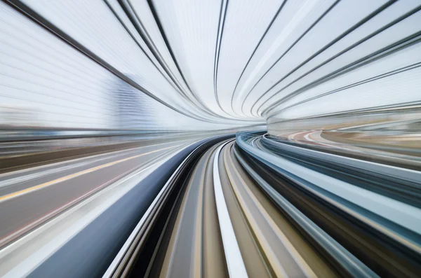 Desenfoque de movimiento del tren que se mueve dentro del túnel en Tokio, Japón —  Fotos de Stock