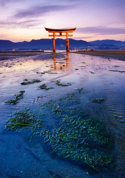 浮动的牌坊，日本广岛宫岛岛 — 图库照片