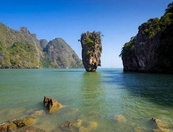 Khao Tapu ou James Bond Island, Baía de Phang Nga, Tailândia — Fotografia de Stock