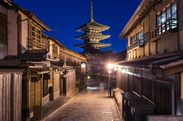 Pagode de Yasaka à noite, distrito de Higashiyama, Kyoto, Japão — Fotografia de Stock