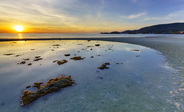 Paisaje marino de la isla de Koh Samui al atardecer, Tailandia — Foto de Stock