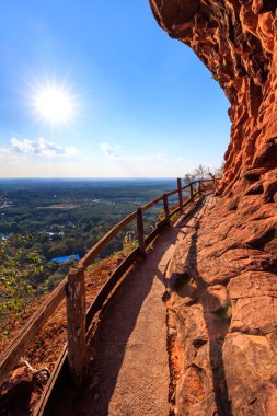 Cliff yan ahşap köprü, Wat Phu tok, Bueng Kan, Tayland