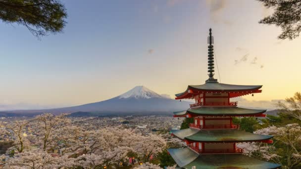 4K Día a noche timelapse de Mt. Fuji con Pagoda Chureito en primavera, Japón — Vídeos de Stock