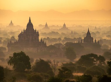 Gün doğumunda Bagan Tapınakları, Mandalay, Myanmar