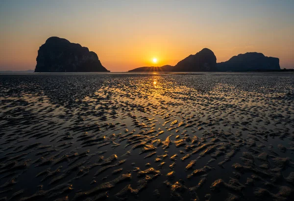 Texture Des Vagues Sable Avec Reflet Coucher Soleil Sur Plage — Photo