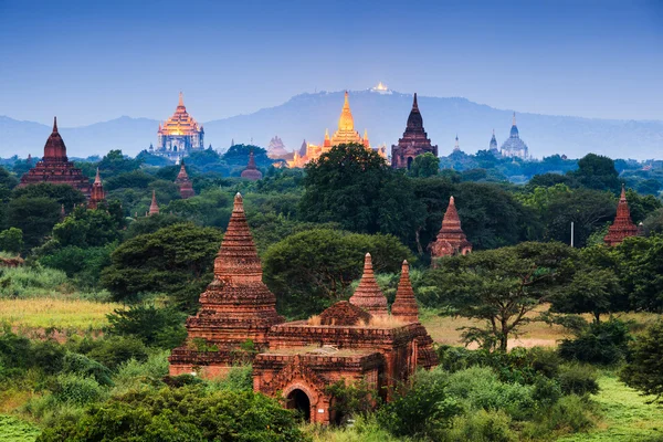 Bagan templomai napkeltekor, Bagan, Mianmar — Stock Fotó